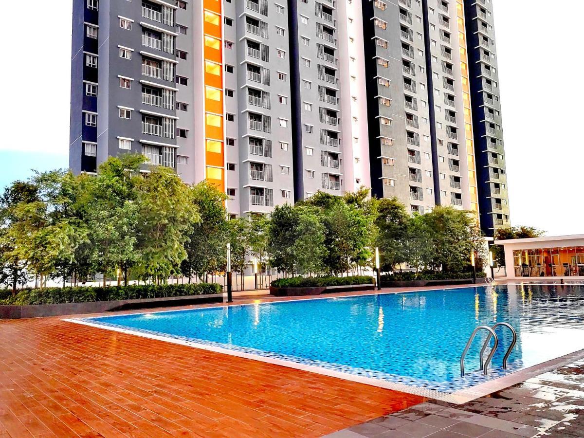 Alanis Residence 7 Pax @ Sepang Klia Kota Warisan Exterior foto